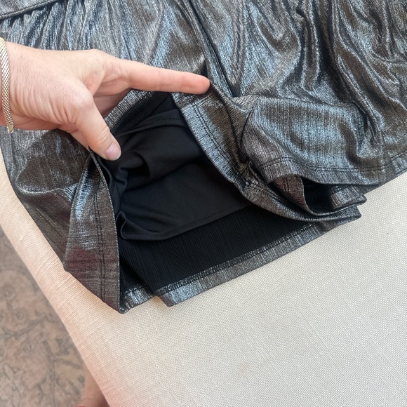 NWT BB Dakota Jack Metallic Romper Size Large Silver Shimmer Ruffle Overlay - Picture 4 of 6